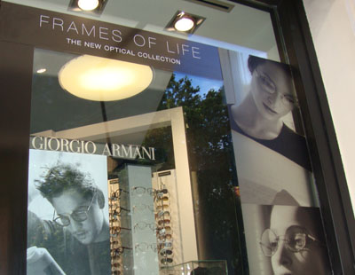 Escaparatismo en tiendas de lujo para la marca Giorgio Armani